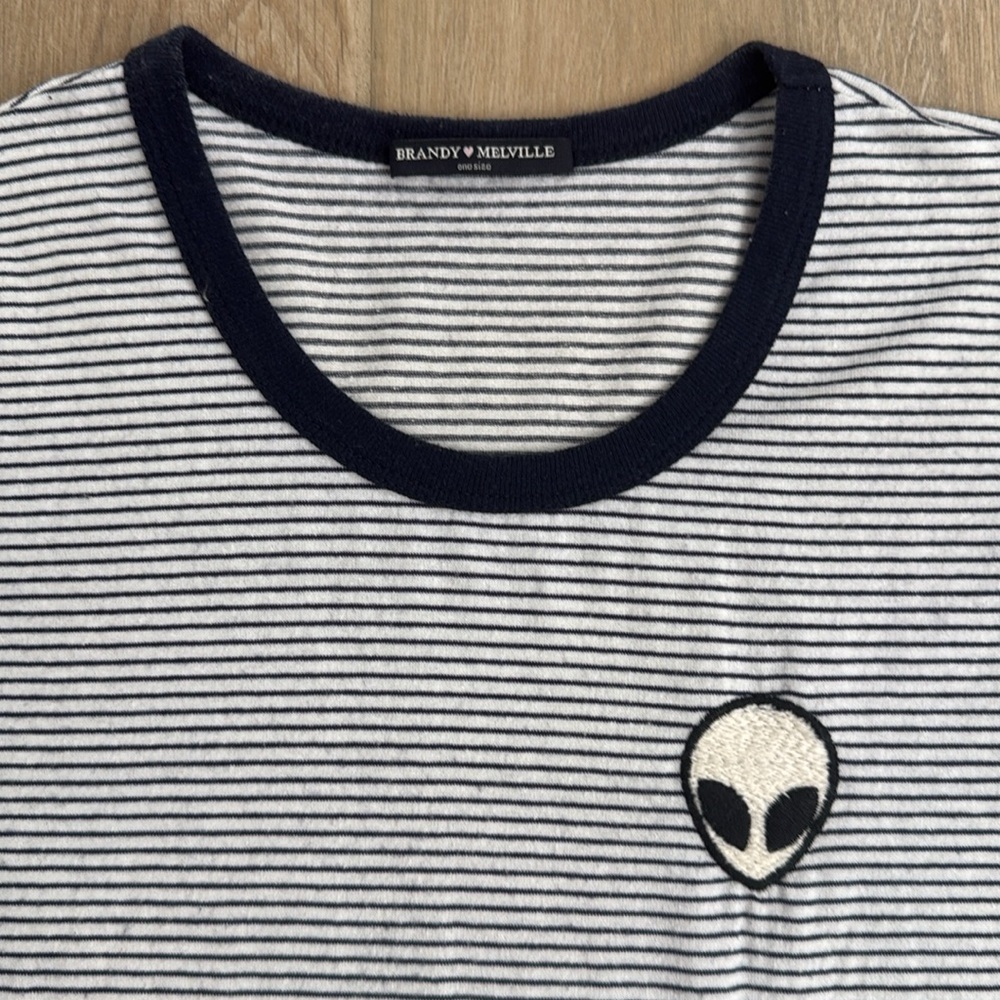 Brandy Melville Alien Patch Decal Tumblr Girl ‘90s Basic Striped Ringer Tee - Picture 3 of 3